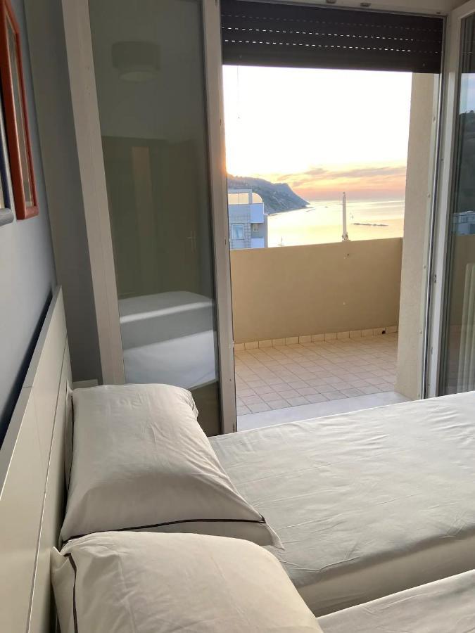 페자로 Tramonto In Baia 아파트 외부 사진