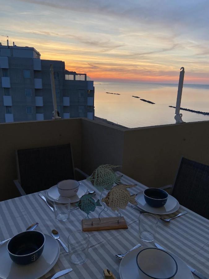 페자로 Tramonto In Baia 아파트 외부 사진