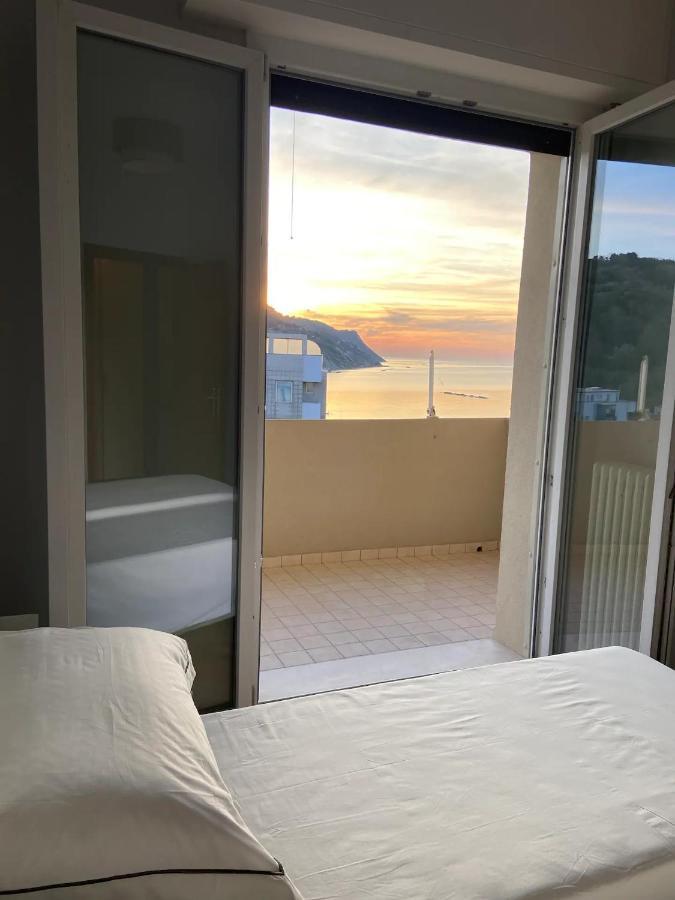 페자로 Tramonto In Baia 아파트 외부 사진