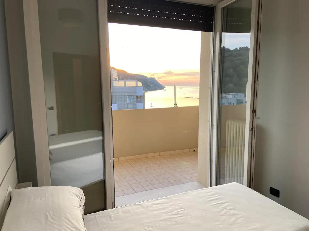 페자로 Tramonto In Baia 아파트 외부 사진